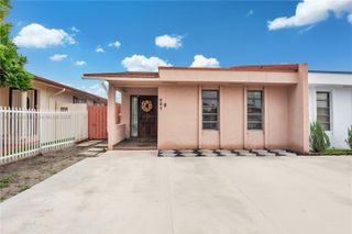 927 W 37th St, Hialeah, FL 33012