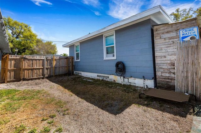 1608, 1610, 1612 11TH STREET W, Bradenton, FL 34205