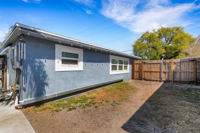 1608, 1610, 1612 11TH STREET W, Bradenton, FL 34205
