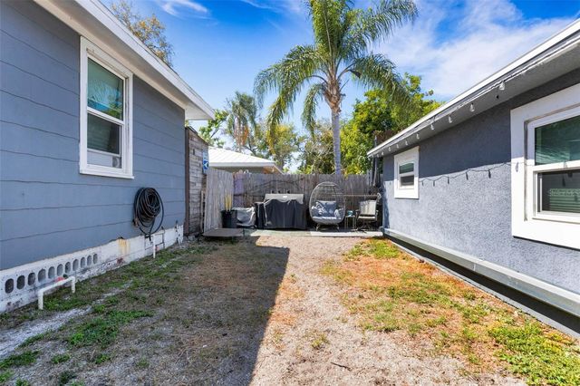 1608, 1610, 1612 11TH STREET W, Bradenton, FL 34205