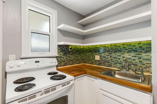 1608, 1610, 1612 11TH STREET W, Bradenton, FL 34205