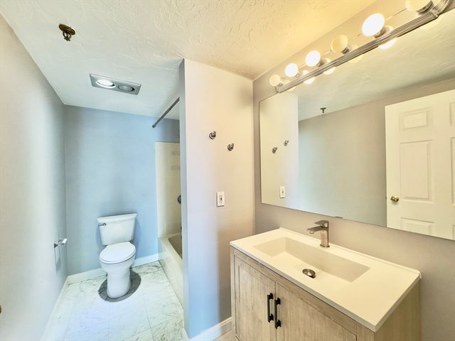 200 Cove Way 304, Quincy, MA 02169