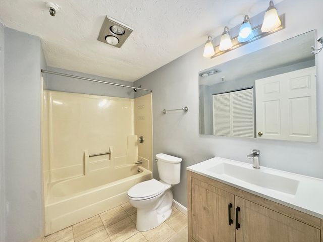 200 Cove Way 304, Quincy, MA 02169