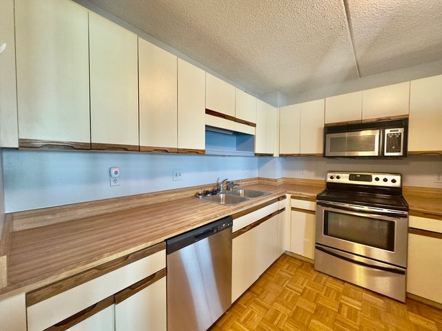 200 Cove Way 304, Quincy, MA 02169