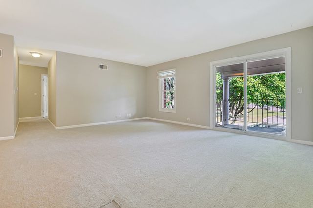 520 Shorely Drive 203, Barrington, IL 60010