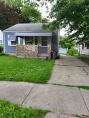 19155 Kingsville Street, Harper Woods, MI 48225