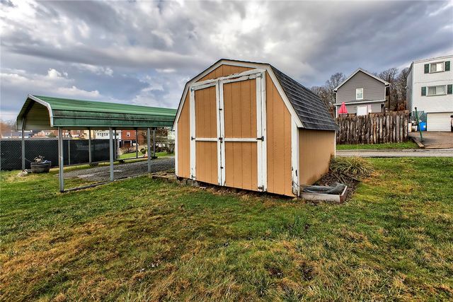 229 S 5th St, Youngwood, PA 15697