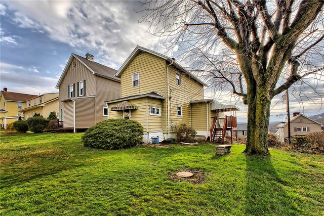 229 S 5th St, Youngwood, PA 15697