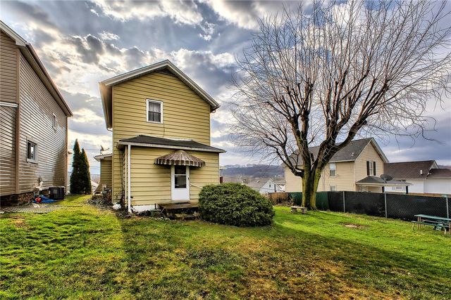 229 S 5th St, Youngwood, PA 15697