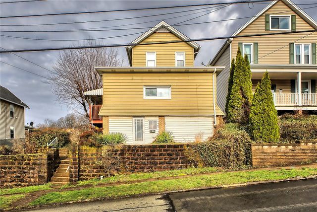 229 S 5th St, Youngwood, PA 15697