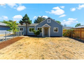 8220 Se GRAY St, Happy Valley, OR 97086