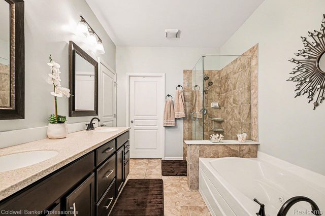 49579 Lakewood Street, Macomb Township, MI 48042