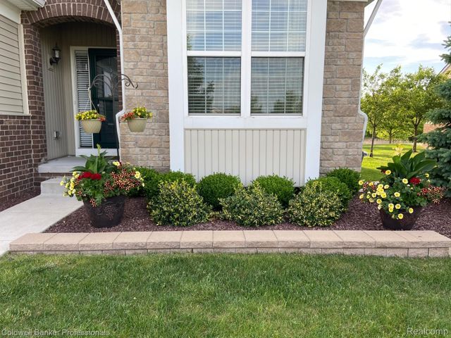 49579 Lakewood Street, Macomb Township, MI 48042