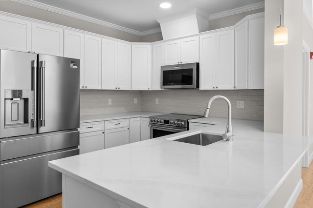 485 Blue Hills Parkway 6, Milton, MA 02186