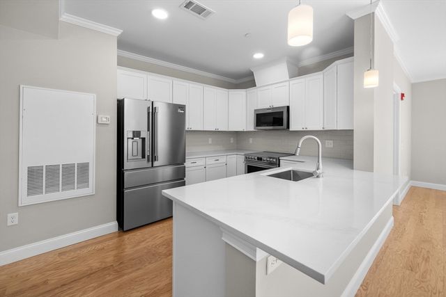 485 Blue Hills Parkway 6, Milton, MA 02186