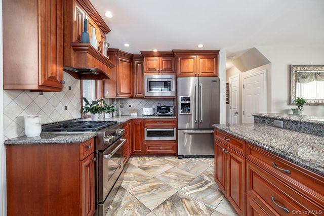 2569 Wantagh Avenue, Wantagh, NY 11793