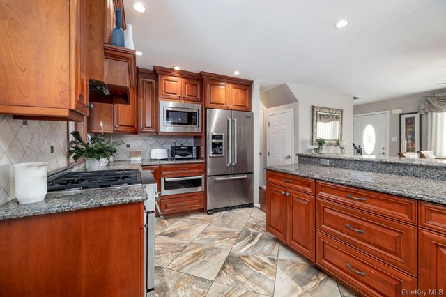 2569 Wantagh Avenue, Wantagh, NY 11793