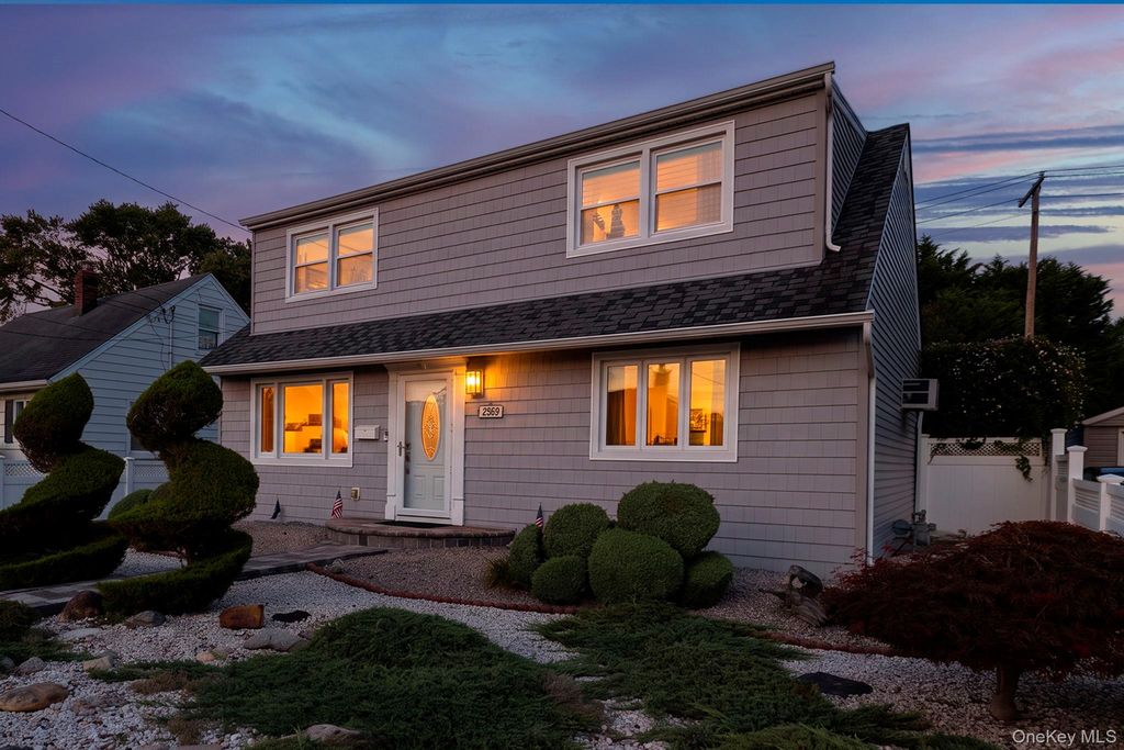 2569 Wantagh Avenue, Wantagh, NY 11793 — photo 3