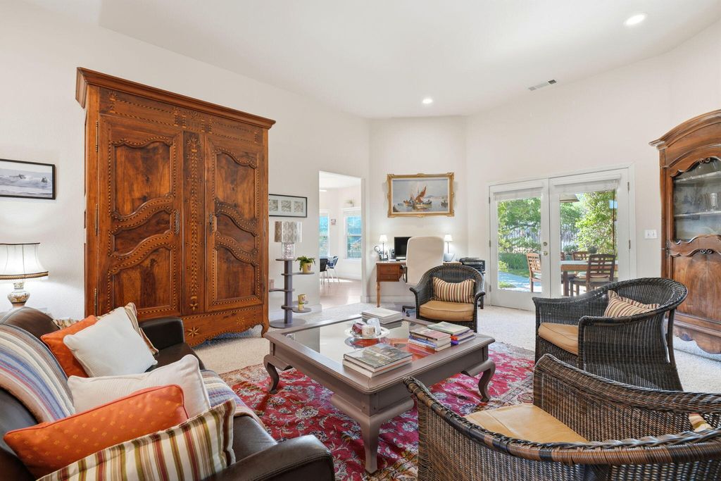 Image 11 of property listing at 32265 Pleasant Oak Drive, Springville, CA 93265