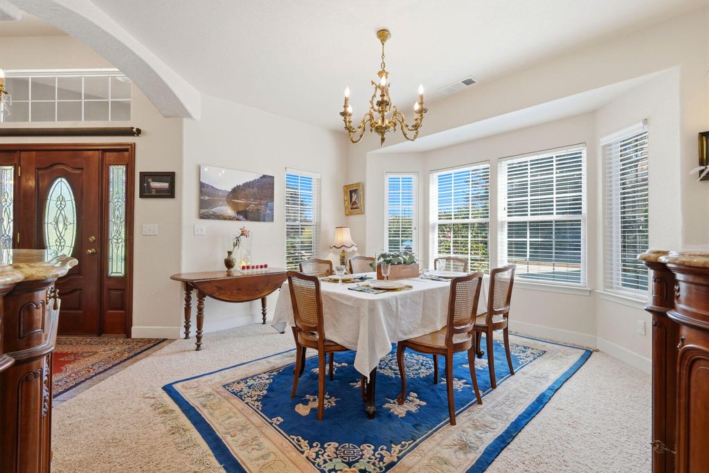 Image 13 of property listing at 32265 Pleasant Oak Drive, Springville, CA 93265