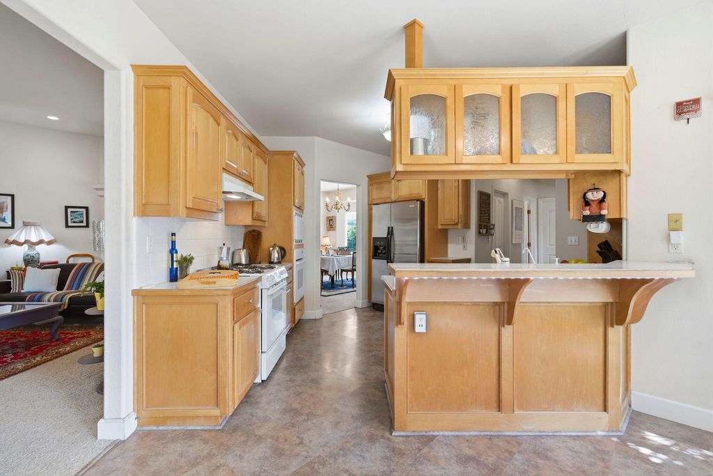 Image 18 of property listing at 32265 Pleasant Oak Drive, Springville, CA 93265