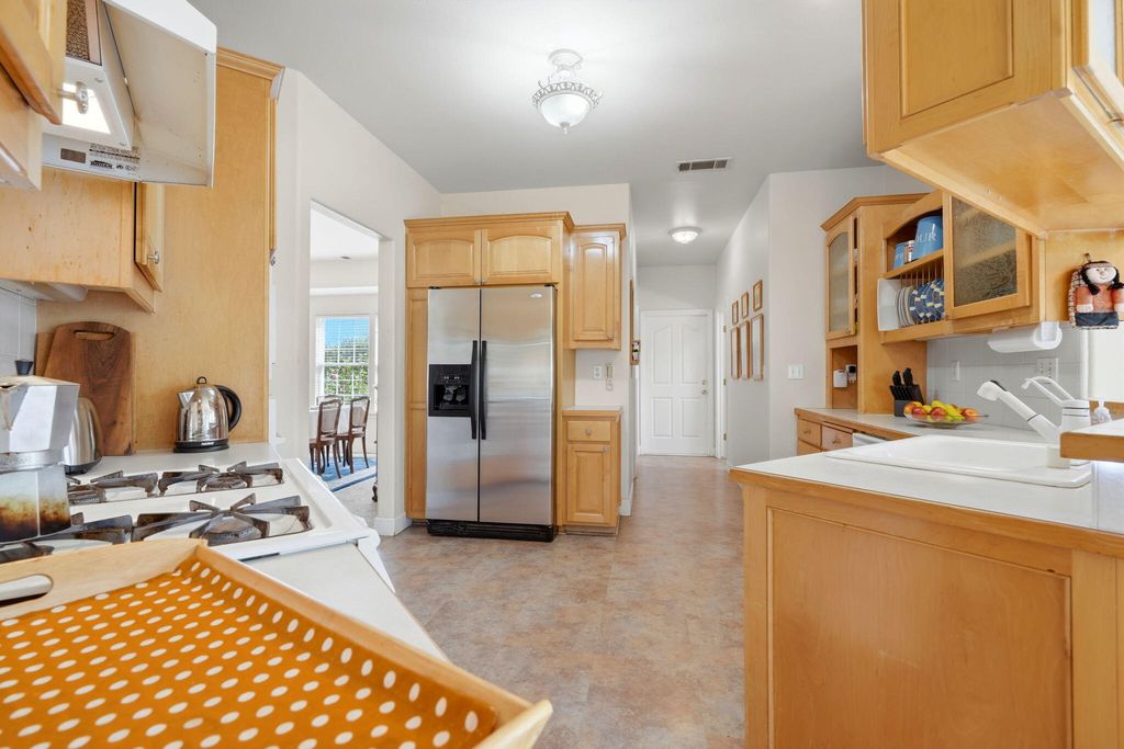 Image 19 of property listing at 32265 Pleasant Oak Drive, Springville, CA 93265