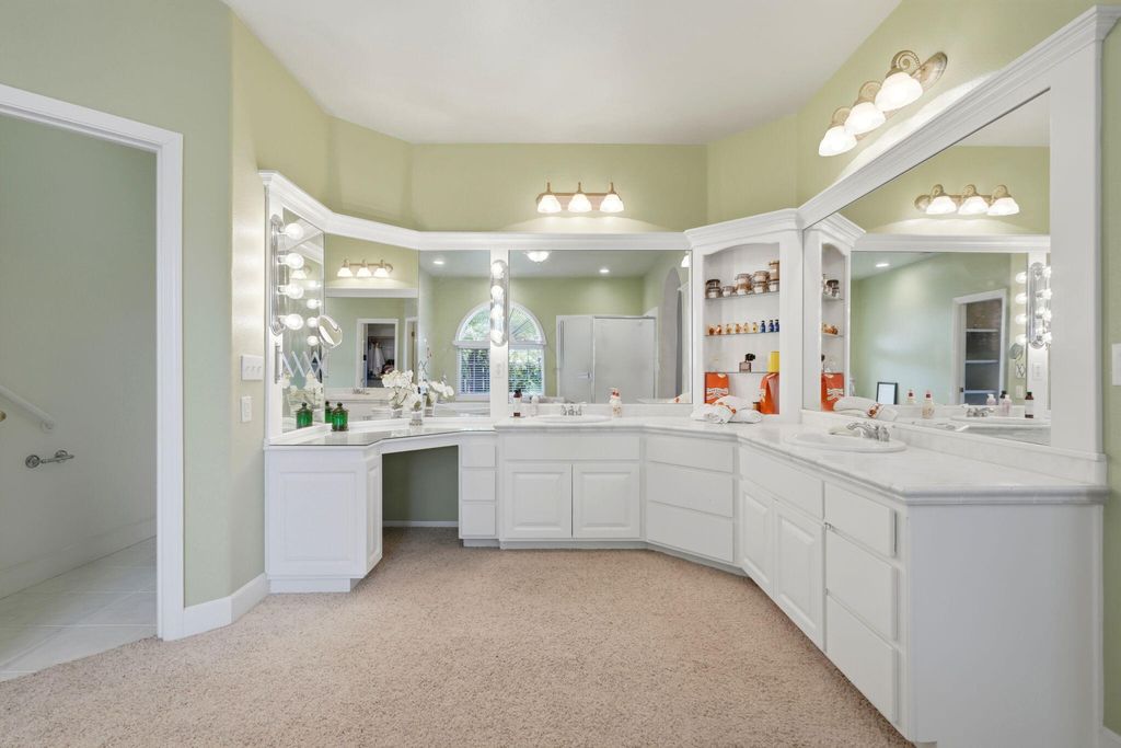 Image 27 of property listing at 32265 Pleasant Oak Drive, Springville, CA 93265