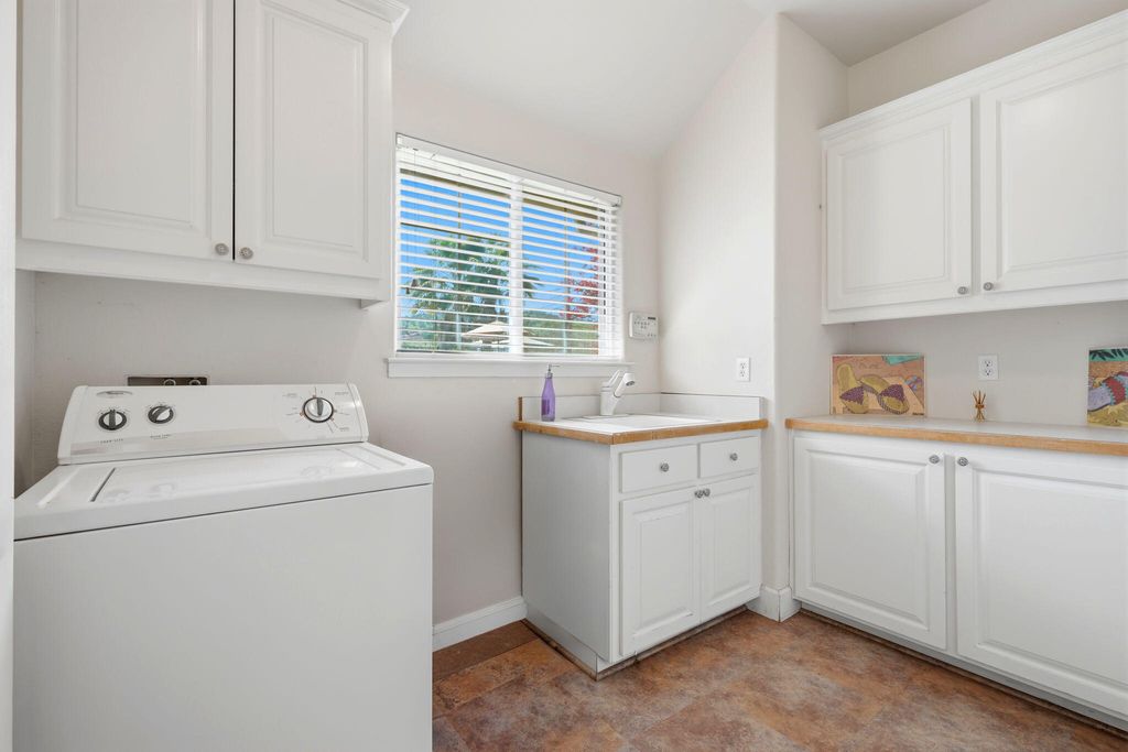 Image 38 of property listing at 32265 Pleasant Oak Drive, Springville, CA 93265