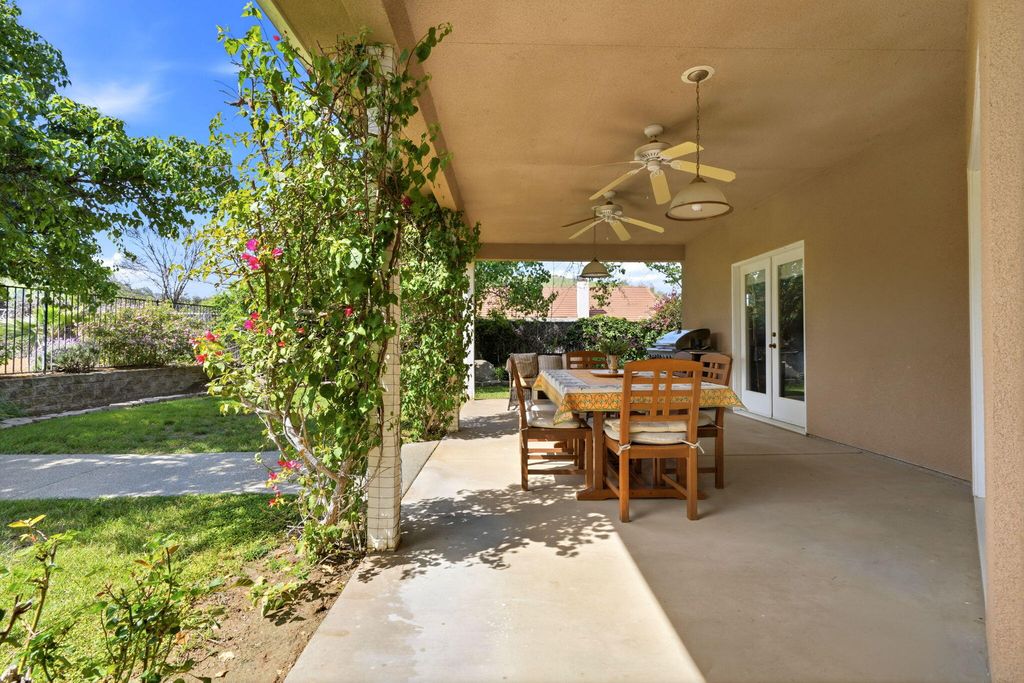 Image 39 of property listing at 32265 Pleasant Oak Drive, Springville, CA 93265