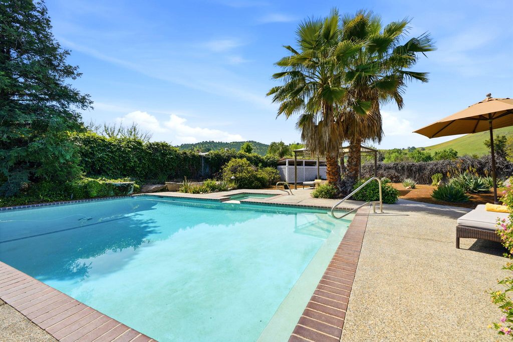 Image 52 of property listing at 32265 Pleasant Oak Drive, Springville, CA 93265