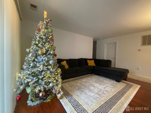 1207 Cypress Ln Lane, East Brunswick, NJ 08816