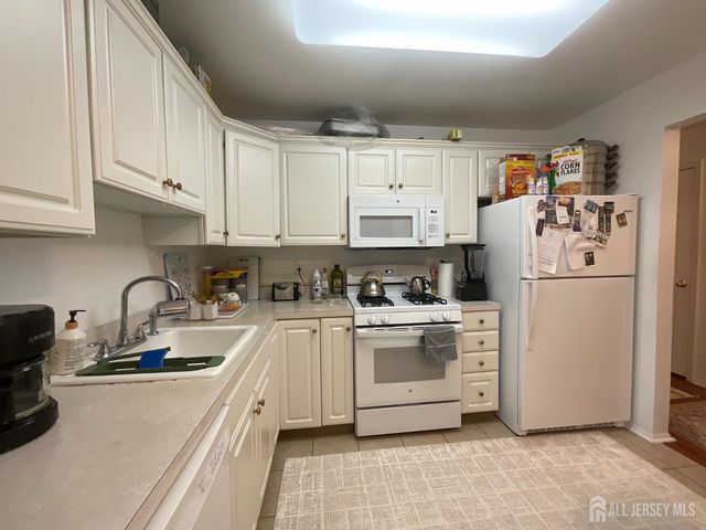 1207 Cypress Ln Lane, East Brunswick, NJ 08816