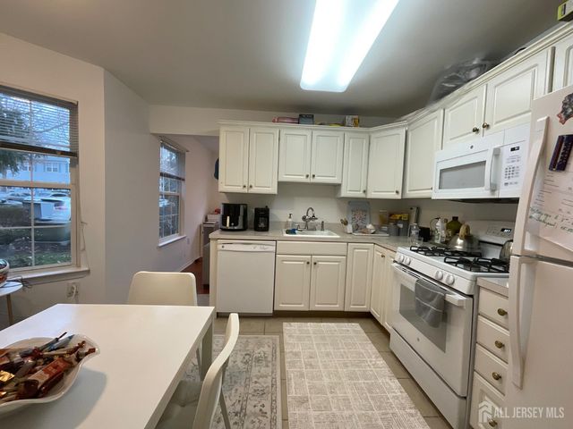 1207 Cypress Ln Lane, East Brunswick, NJ 08816