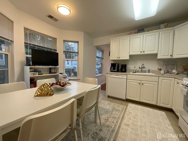 1207 Cypress Ln Lane, East Brunswick, NJ 08816