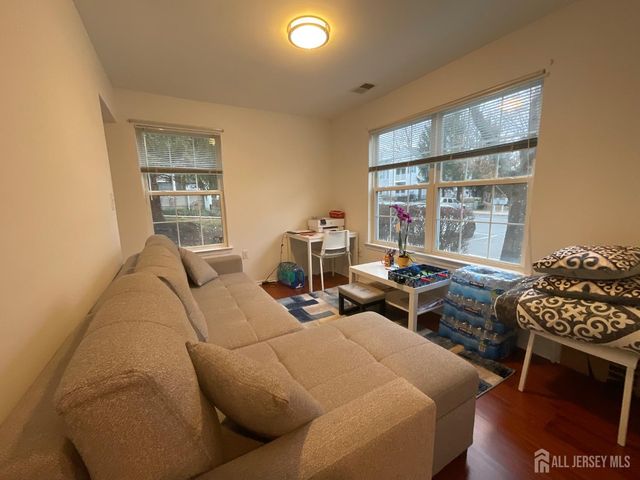 1207 Cypress Ln Lane, East Brunswick, NJ 08816