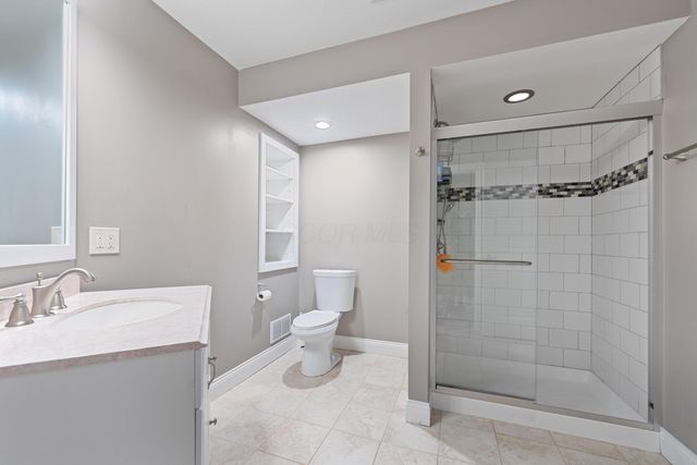 6037 Baronscourt Way, Dublin, OH 43016