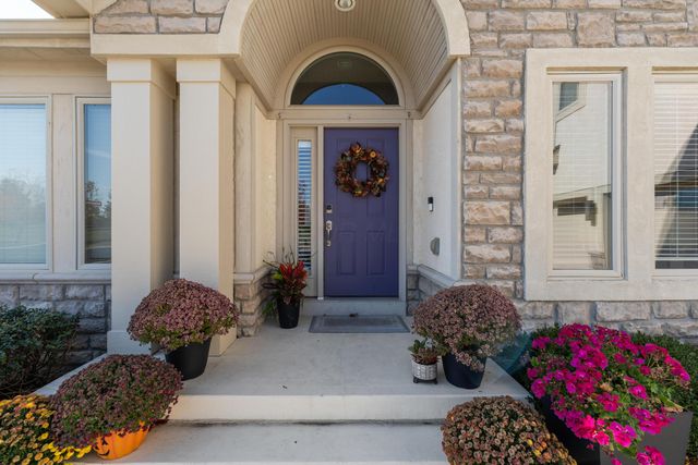 6037 Baronscourt Way, Dublin, OH 43016