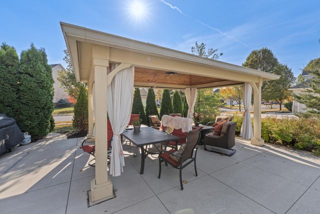6037 Baronscourt Way, Dublin, OH 43016