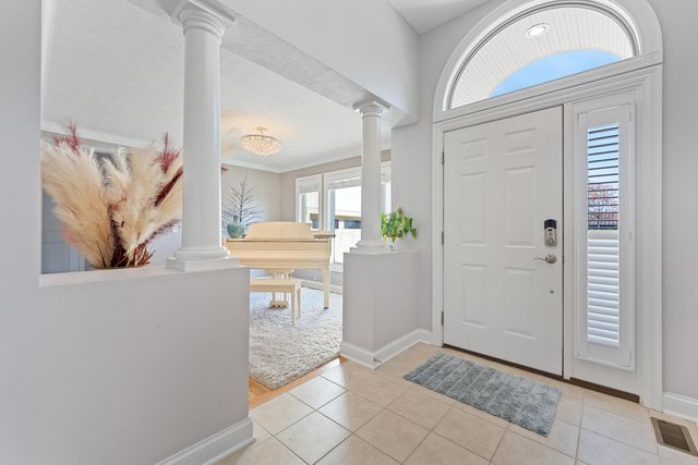 6037 Baronscourt Way, Dublin, OH 43016