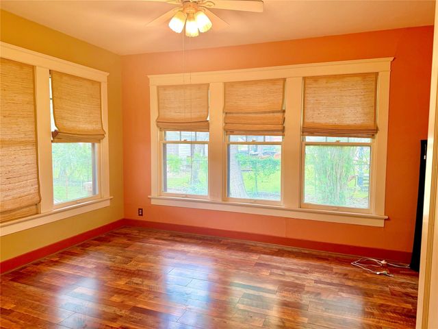 607 W Fox Street, Caldwell, TX 77836