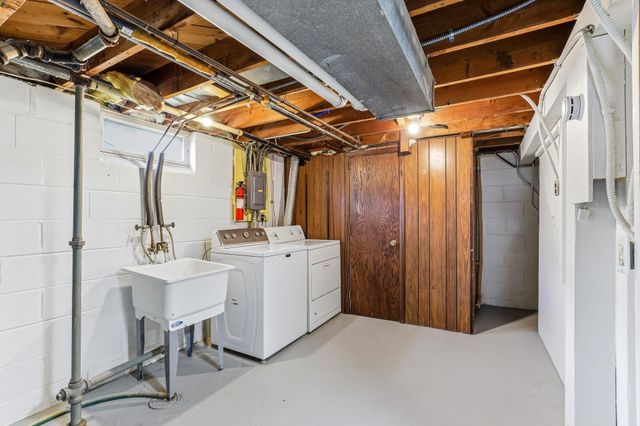 8933 Wally Drive, Golden Valley, MN 55427