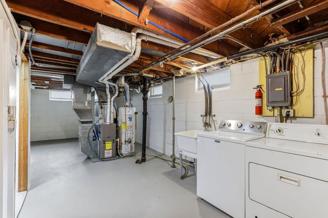 8933 Wally Drive, Golden Valley, MN 55427