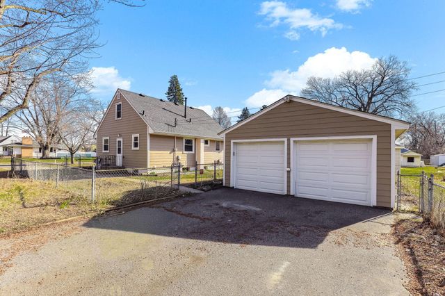 8933 Wally Drive, Golden Valley, MN 55427