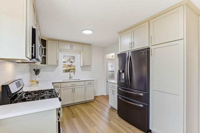 8933 Wally Drive, Golden Valley, MN 55427