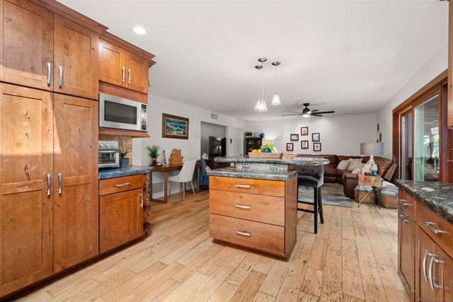 489 La Costa Ave., Encinitas, CA 92024