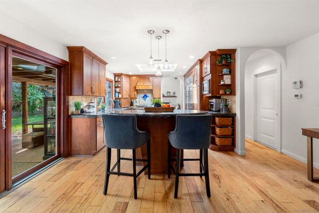 489 La Costa Ave., Encinitas, CA 92024