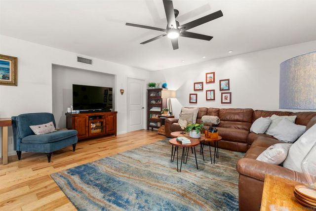 489 La Costa Ave., Encinitas, CA 92024