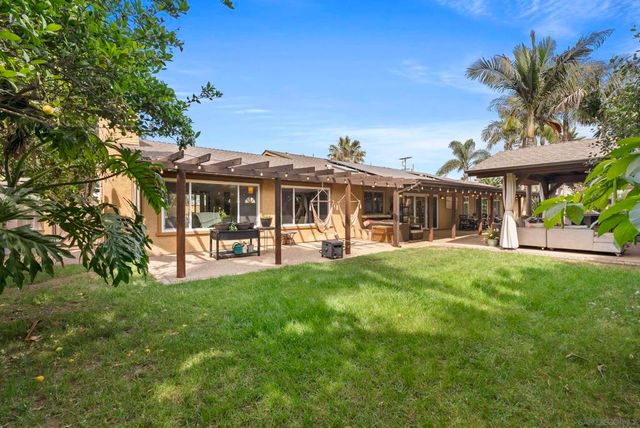 489 La Costa Ave., Encinitas, CA 92024