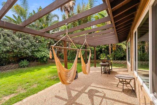 489 La Costa Ave., Encinitas, CA 92024