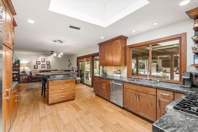 489 La Costa Ave., Encinitas, CA 92024